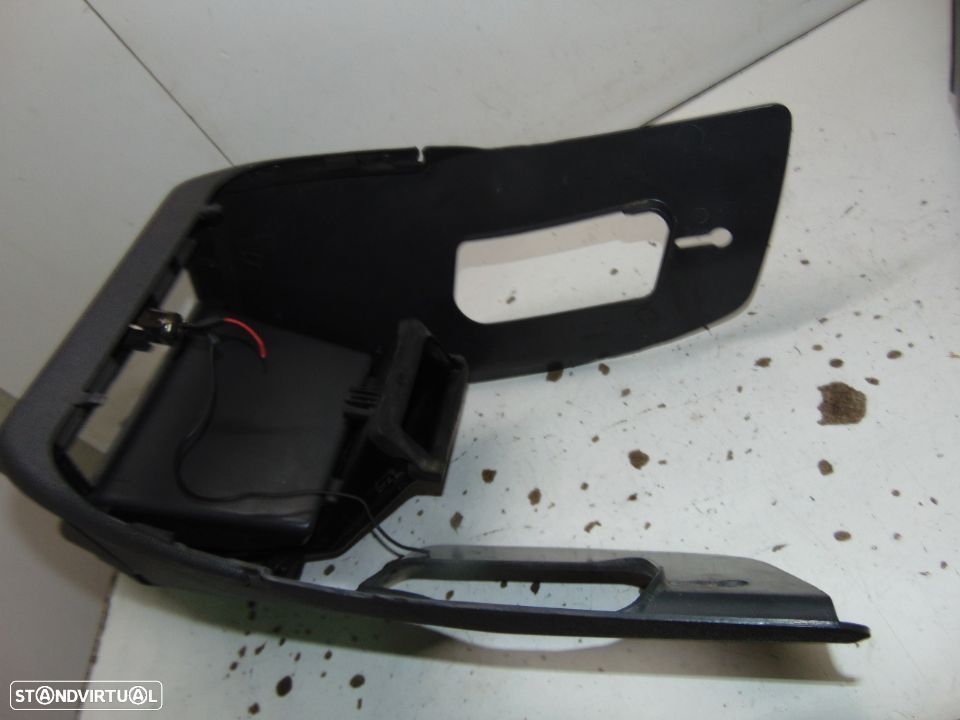 Peugeot 305 consola central/porta luvas - 3