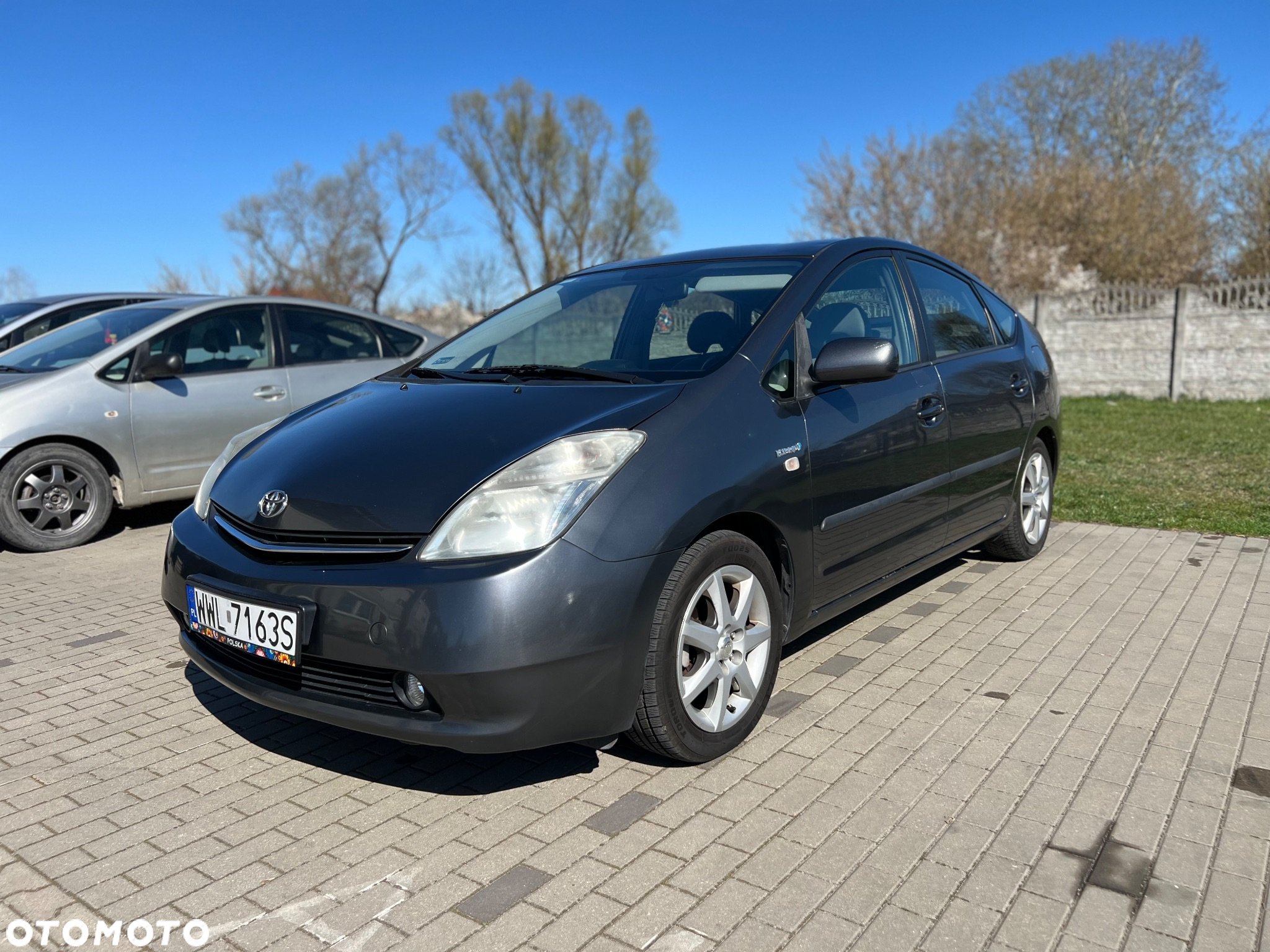Toyota Prius (Hybrid) Executive - 2