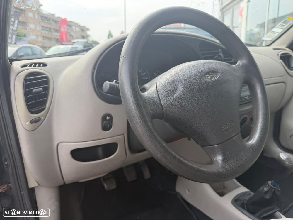 Ford Fiesta 1.25 Studio - 16