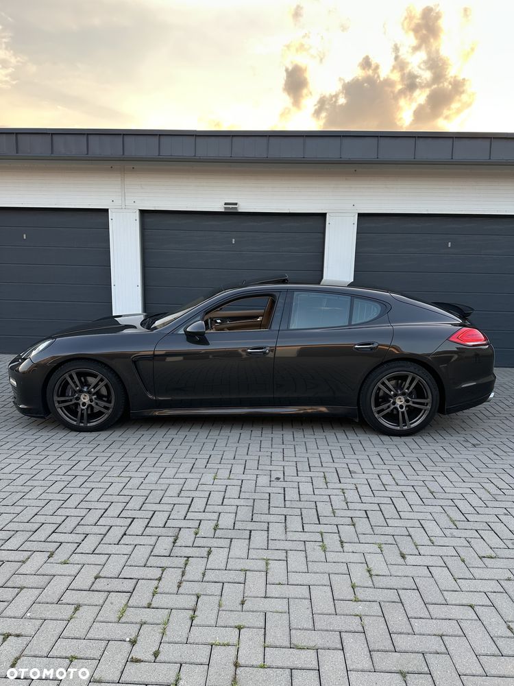 Porsche Panamera - 4