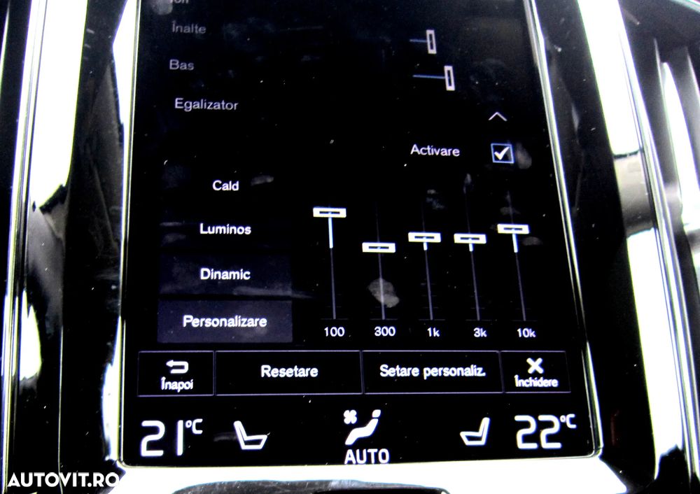 Volvo XC 60 B4 MHEV AT8 FWD Momentum Pro - 22