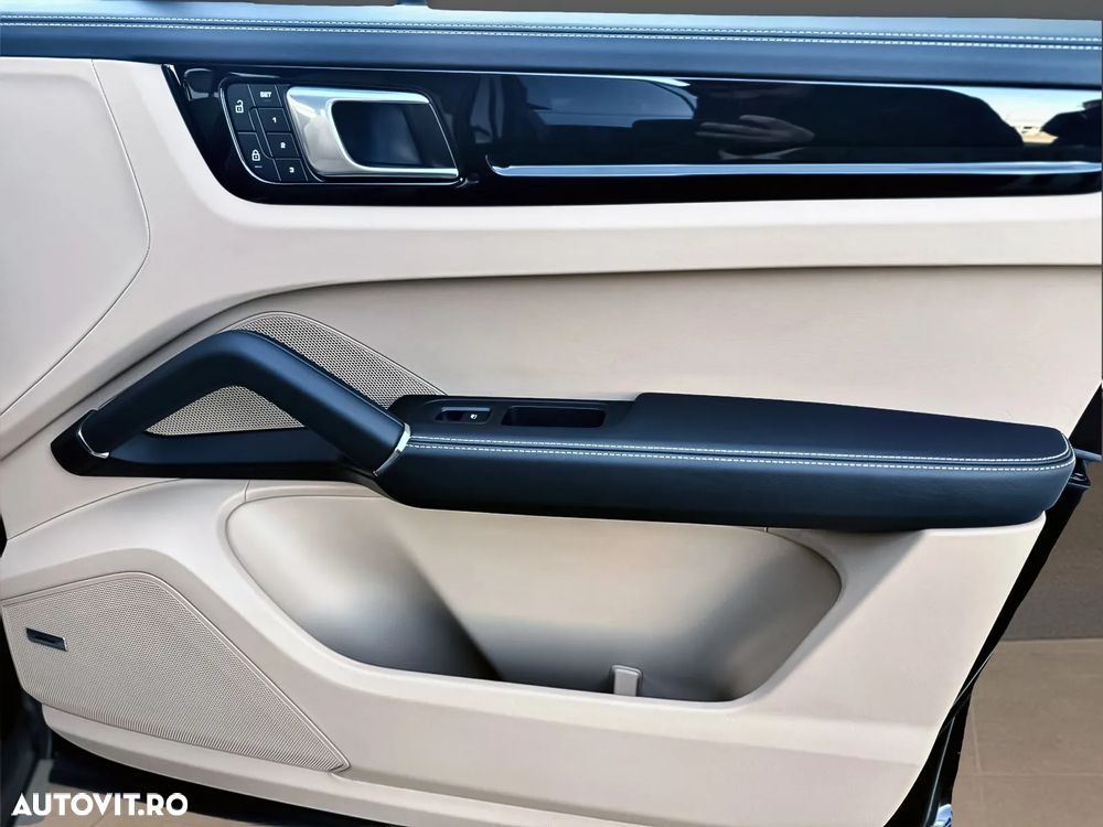 Porsche Cayenne Tiptronic S Platinum Edition - 25