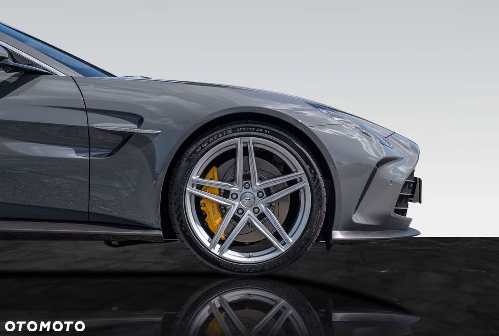 Aston Martin Vantage - 7