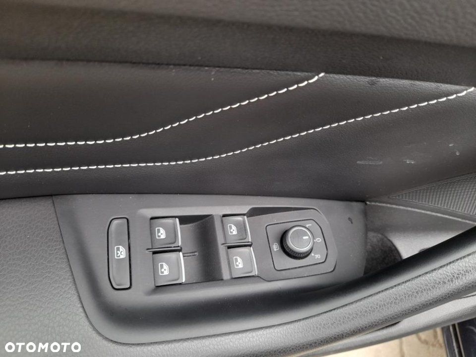 Volkswagen Passat - 12