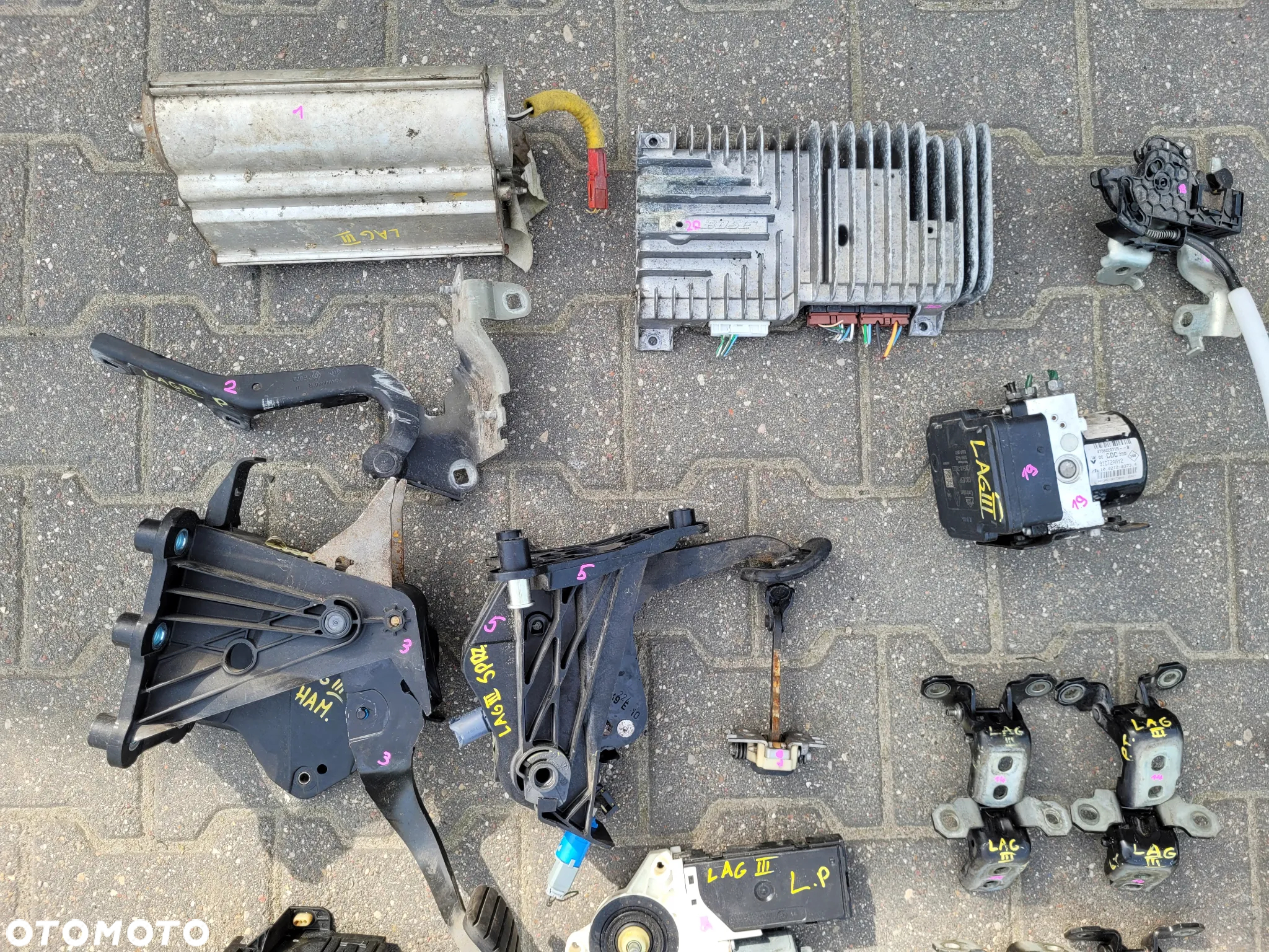 MIX CZĘŚCI RENAULT LAGUNA III - 3