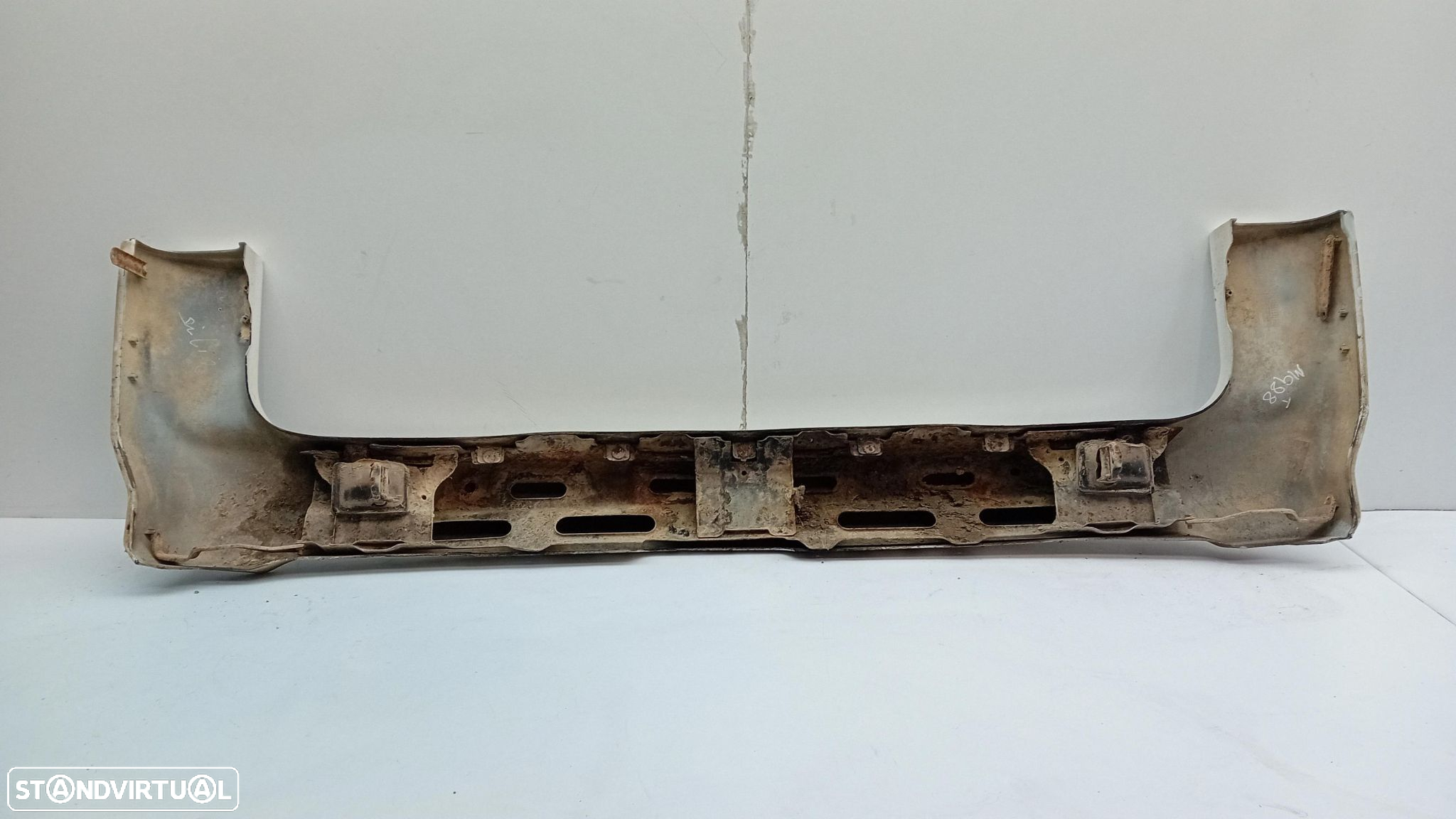 Pára-choques trás HYUNDAI H100 - 6