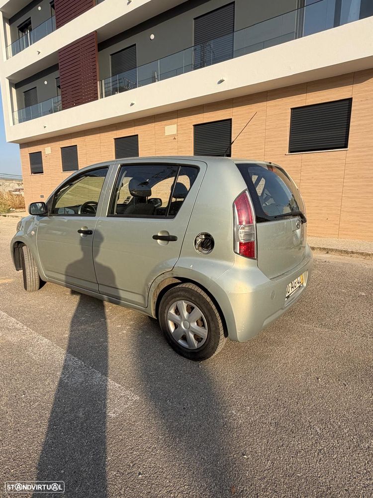 Daihatsu Sirion 1.0 - 4