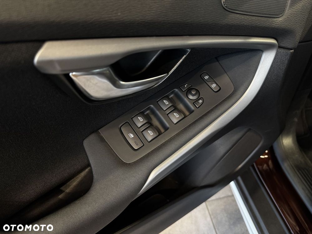 Volvo V40 Cross Country - 16