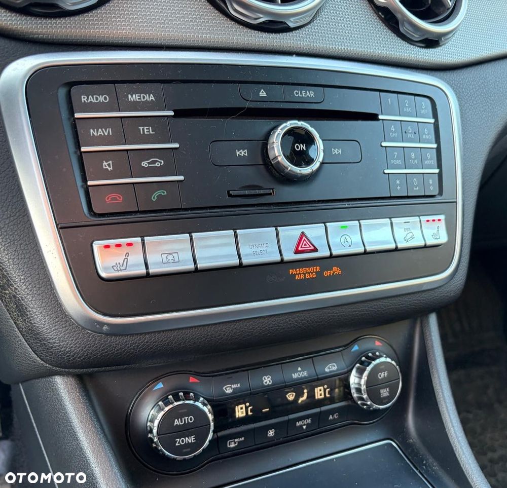 Mercedes-Benz GLA 250 4Matic 7G-DCT UrbanStyle Edition - 23