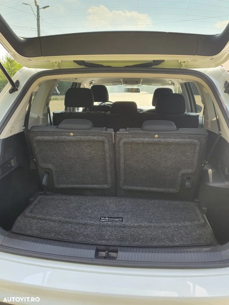Volkswagen Tiguan - 11