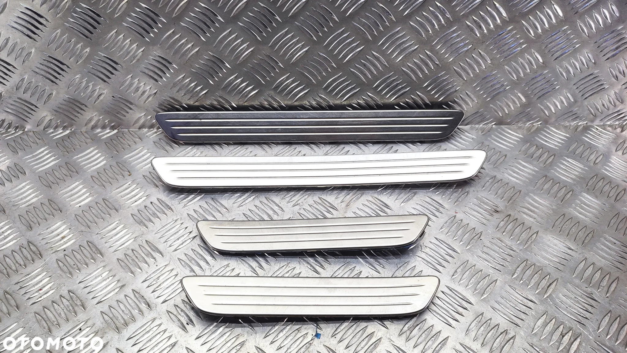 VW TOUAREG 7P 10-18R LISTWY NAKLADKI OZDOBNE PROGOWE KOMPLET 2389-0010 - 2