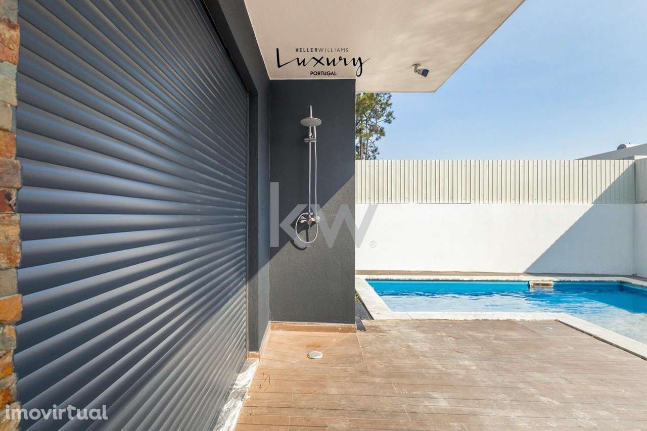 Moradia T4 isolada com piscina, zona nobre de Corroios, perto das prai - Grande imagem: 5/34