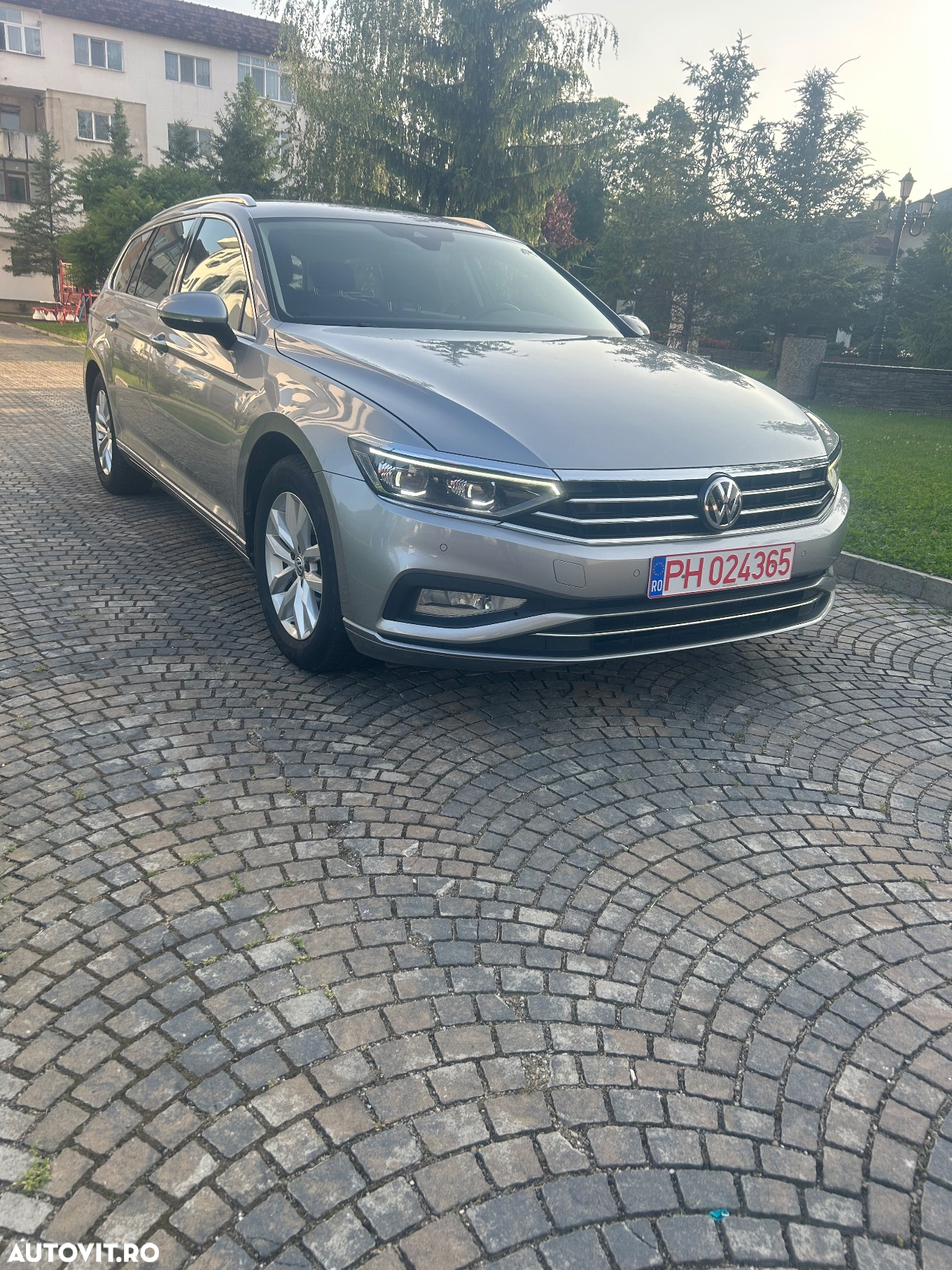 Volkswagen Passat Variant 1.6 TDI (BlueMotion Technology) DSG Comfortline - 2
