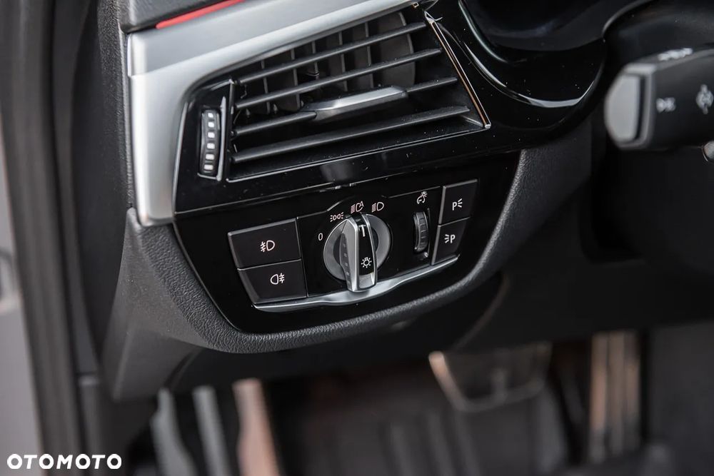 BMW Seria 5 530e iPerformance xDrive M Sport sport - 12