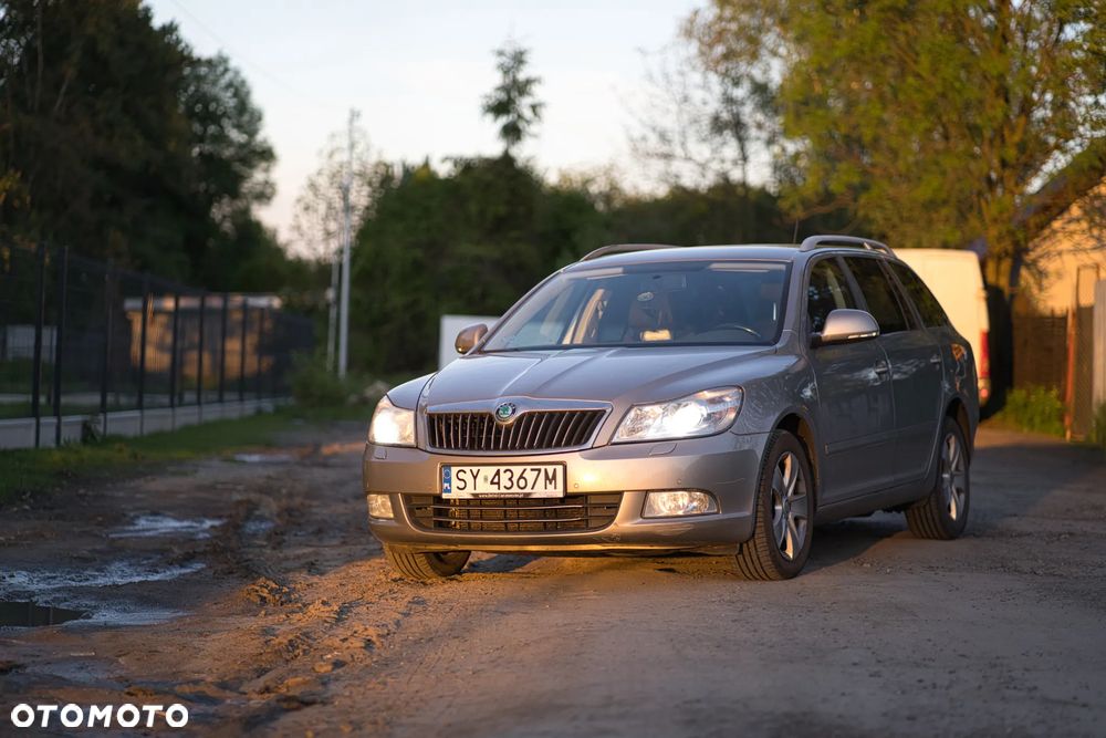 Skoda Octavia 2012 photo 2