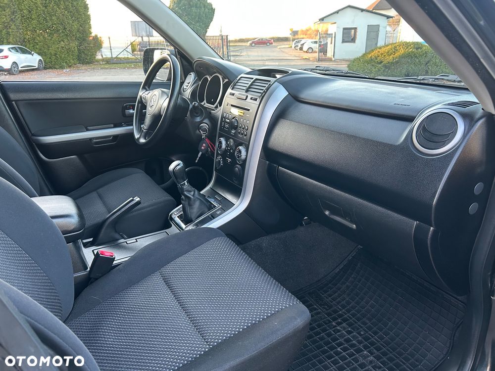 Suzuki Grand Vitara 2.0 - 9
