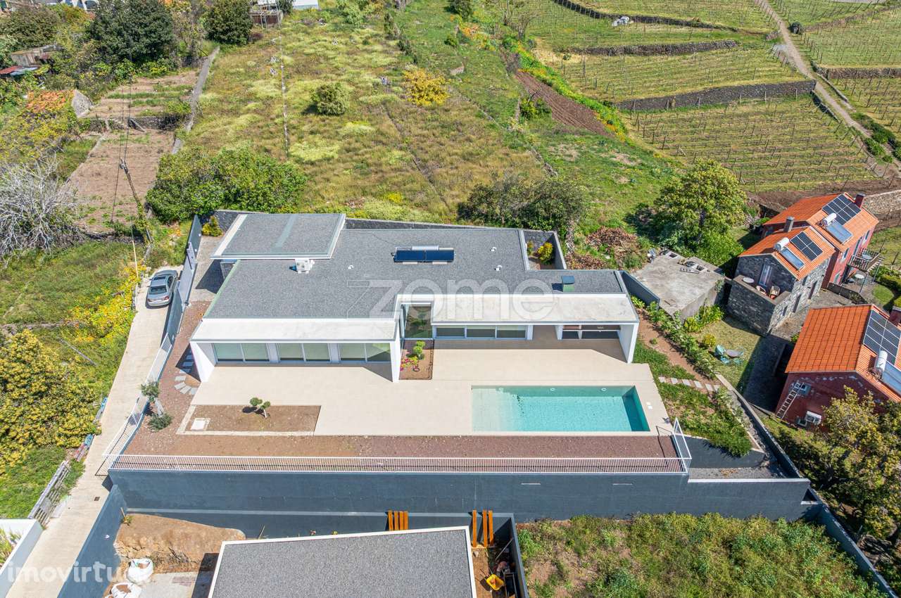 Moradia Térrea | T4 | Piscina | Estreito da Calheta - Grande imagem: 2/60