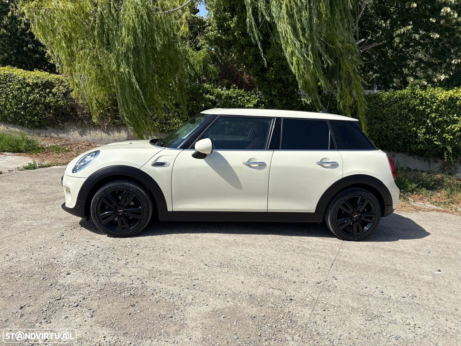 MINI 5 Portas Cooper D Aut. - 9