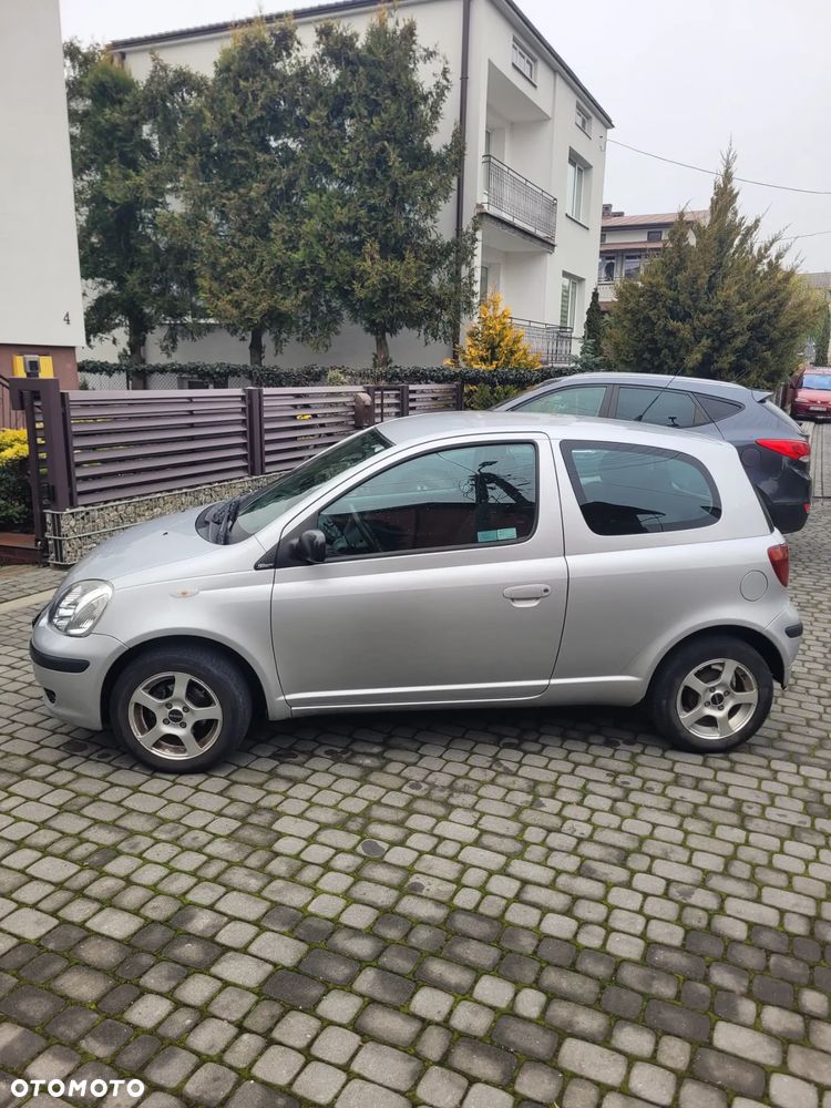 Toyota Yaris 1.0 Base - 5