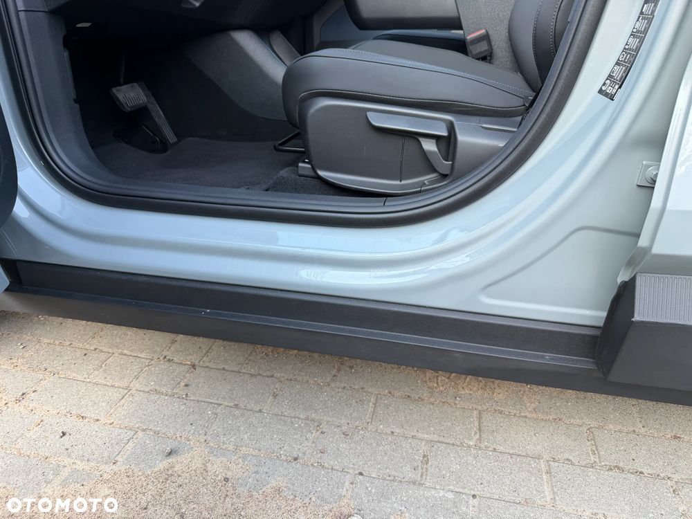 Volvo EX30 Single Motor Extended Range RWD Ultra - 36