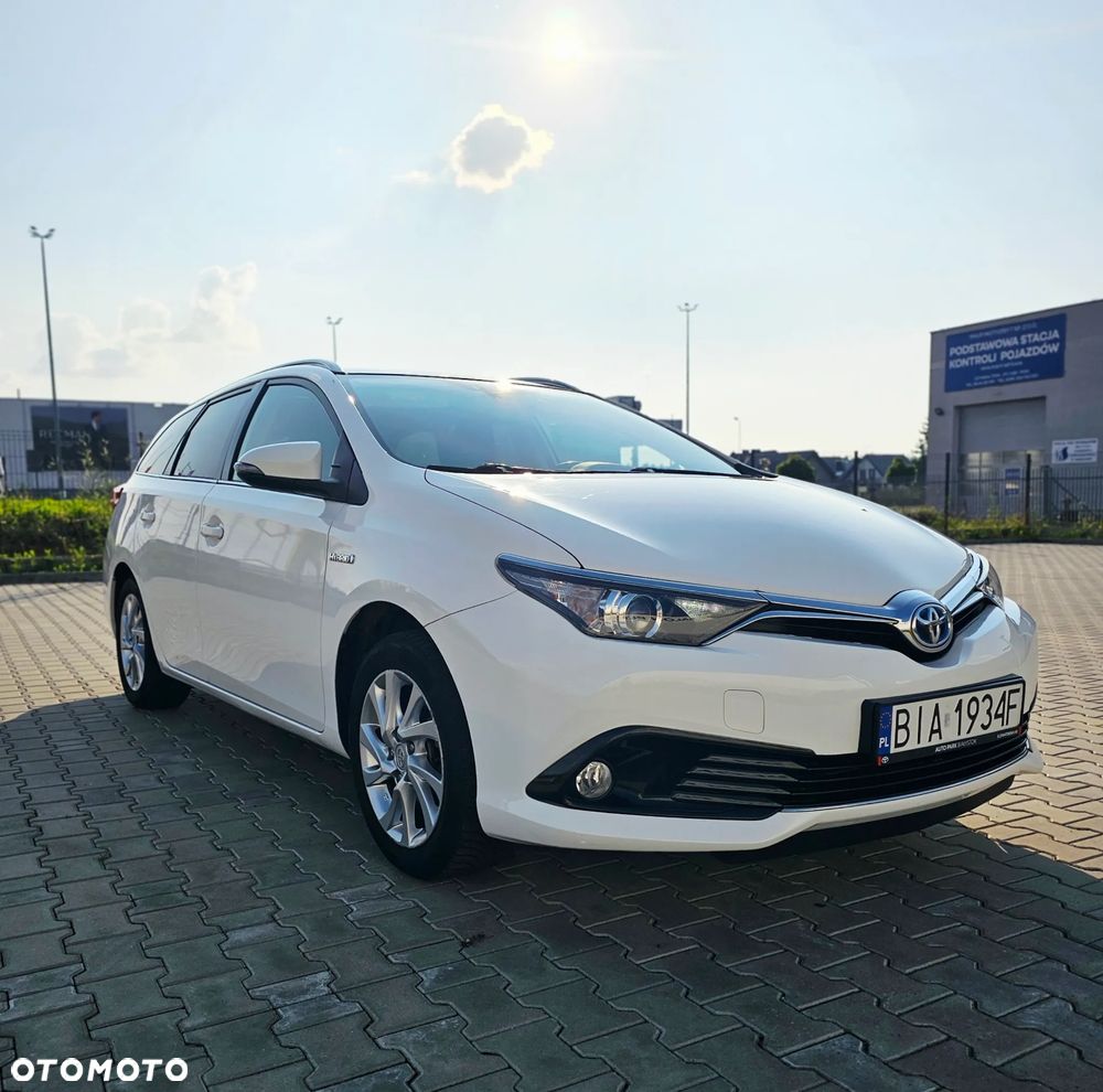 Toyota Auris Hybrid 135 Dynamic - 11