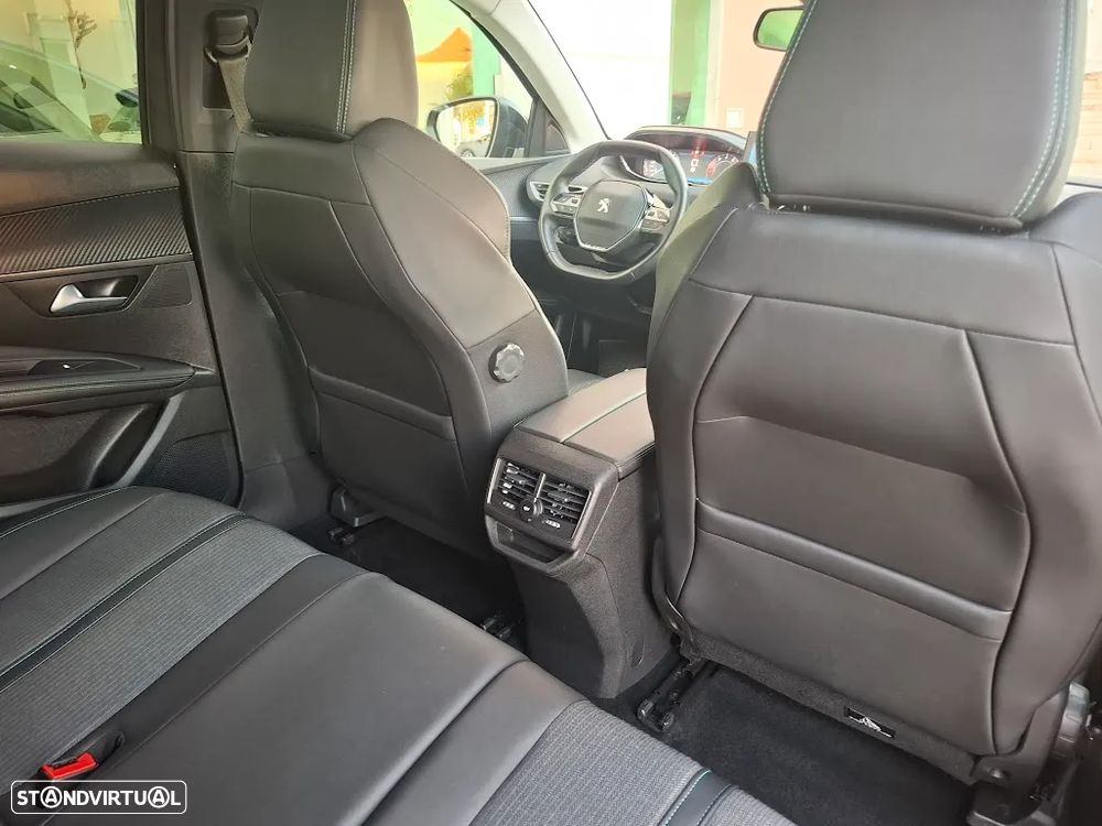 Peugeot 3008 1.2 PureTech Allure Pack EAT8 - 36