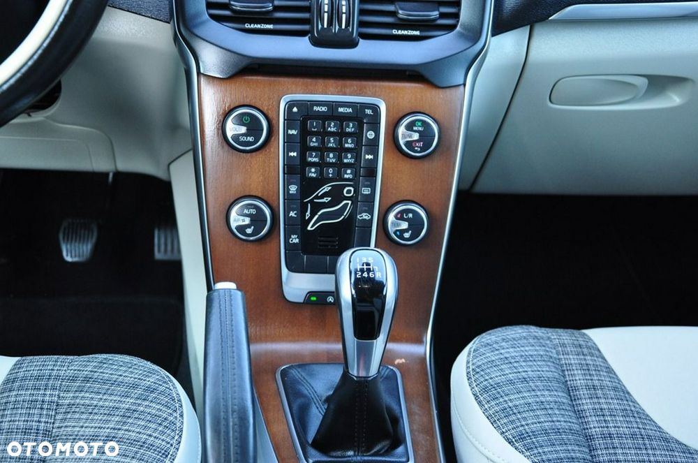 Volvo V40 - 33