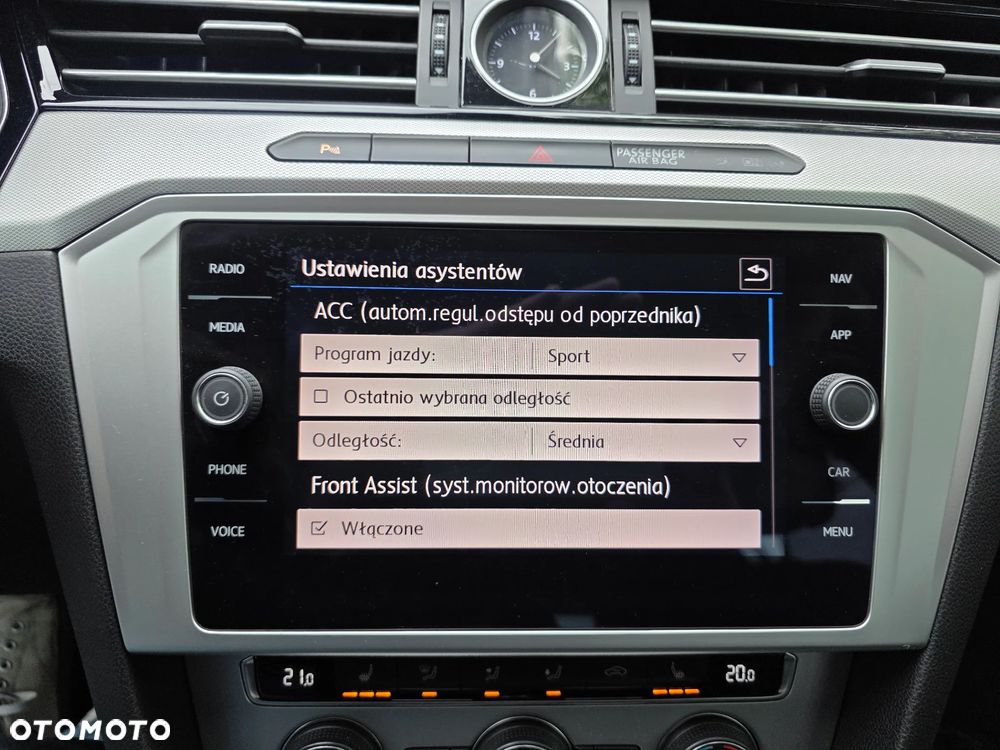 Volkswagen Passat 2.0 TDI SCR Comfortline - 14