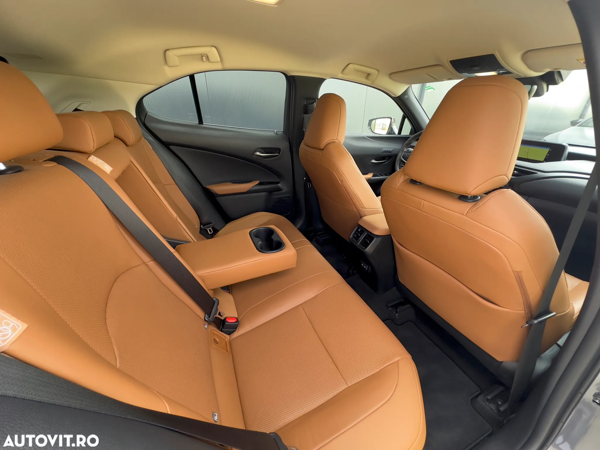 Lexus UX 250h 2.0L HEV 20H- (178 HP) 4X4 CVT Luxury - 22
