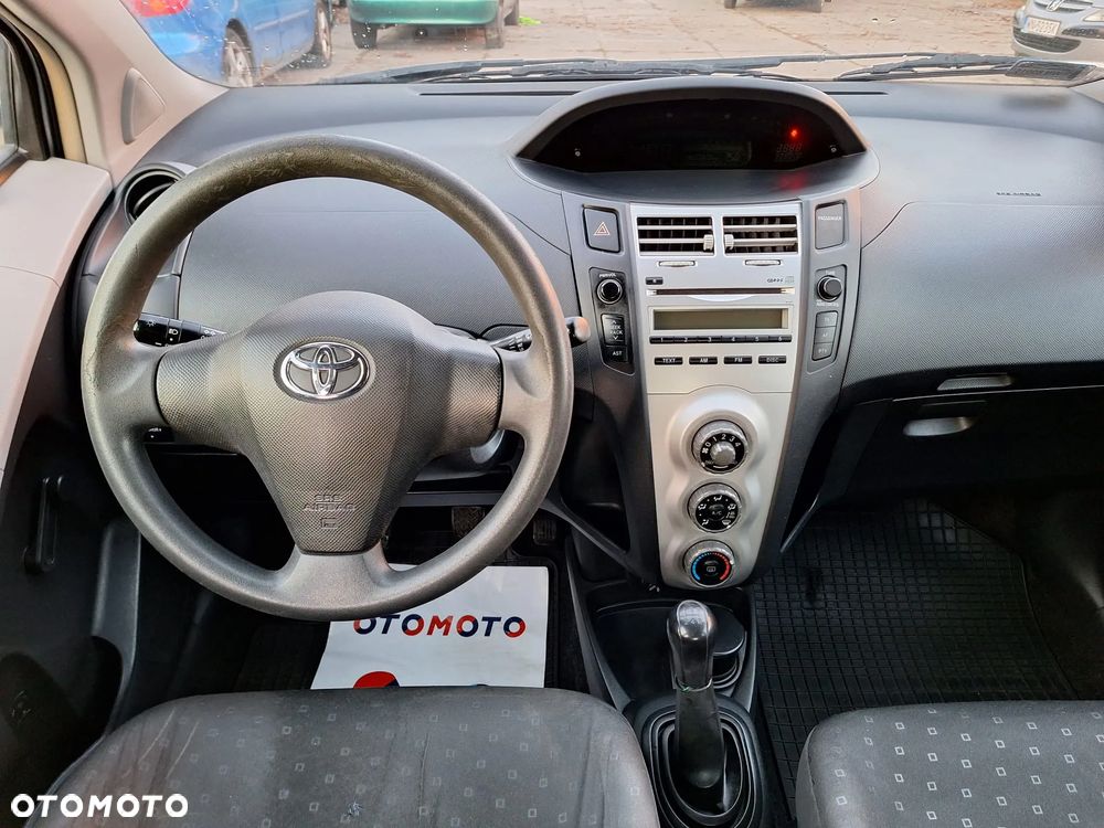 Toyota Yaris - 8