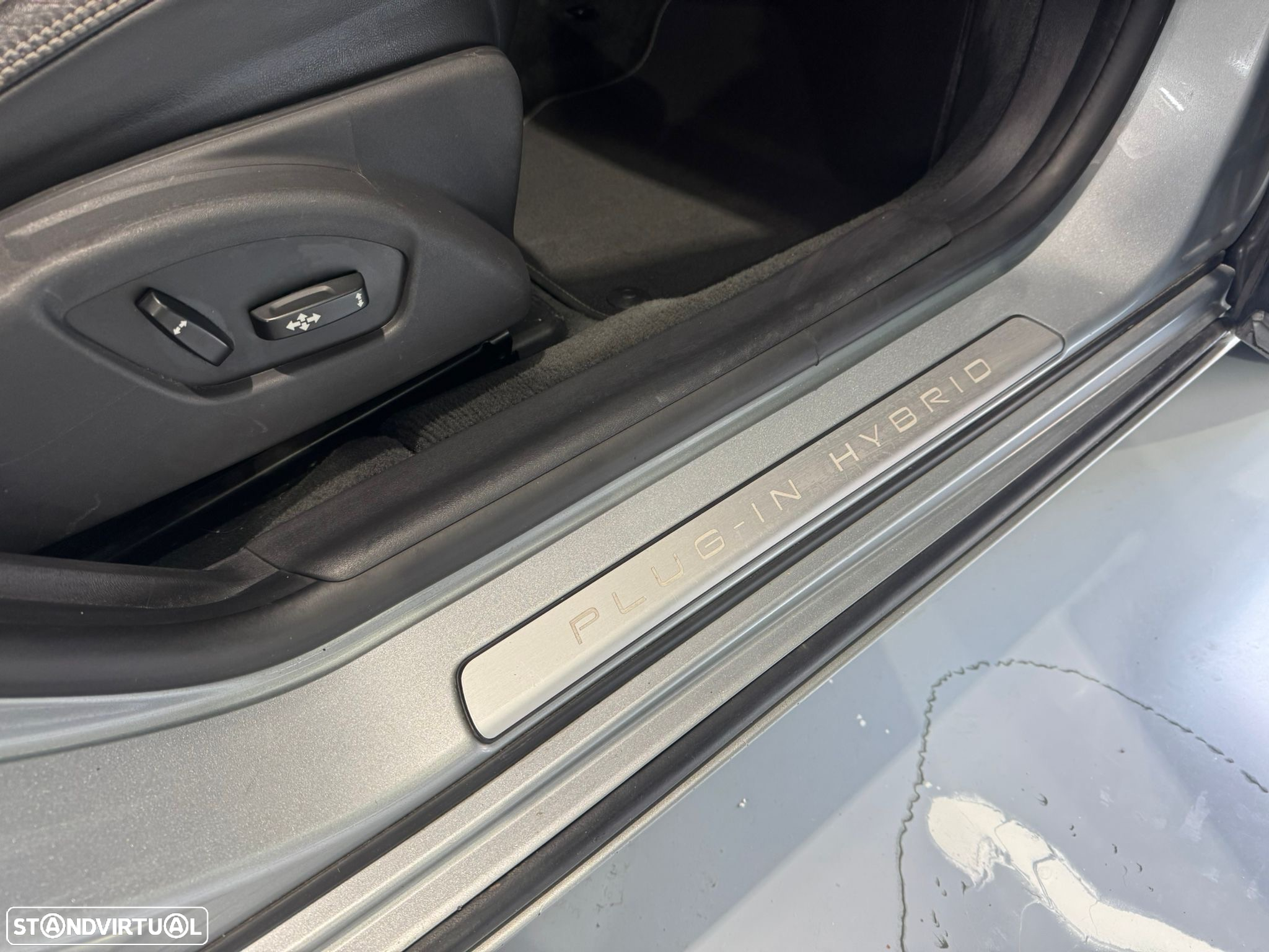 Volvo V60 D6 Plug-In-Hybrid AWD Geartronic Summum - 28