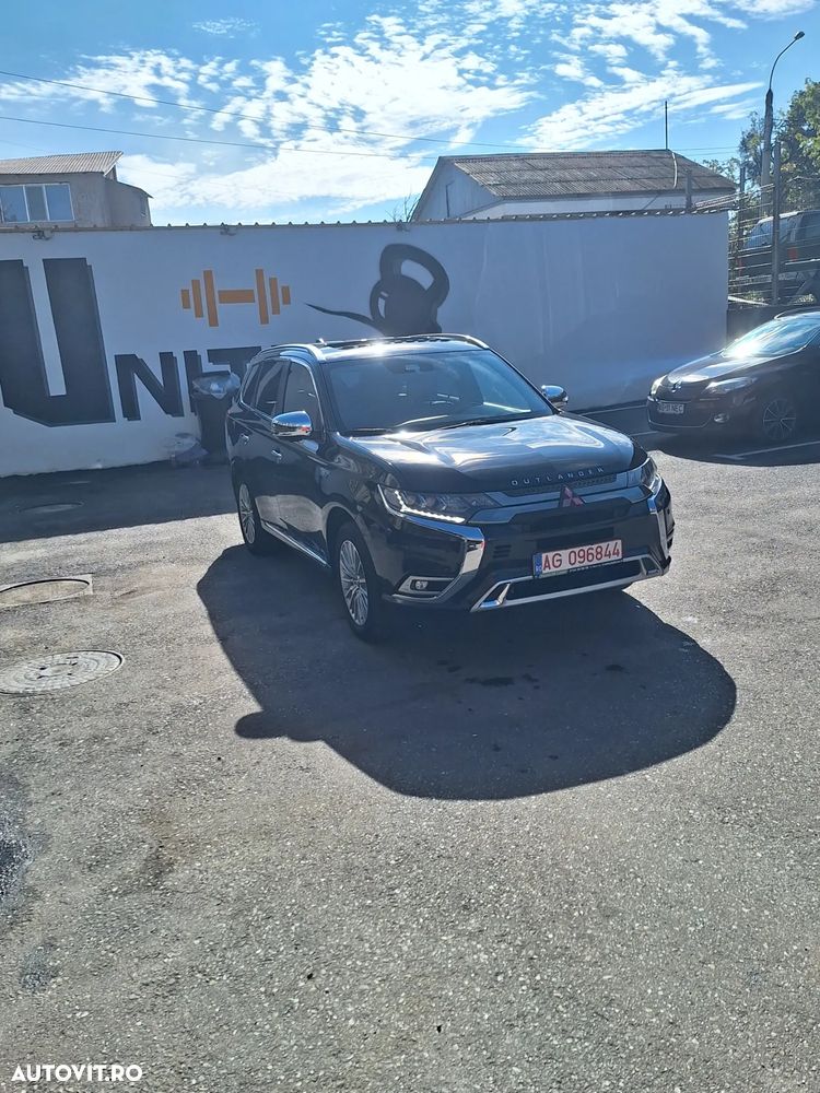 Mitsubishi Outlander PHEV 2.4 L 4X4 Instyle+ - 5