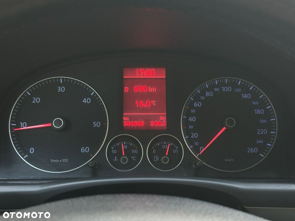 Volkswagen Touran - 17