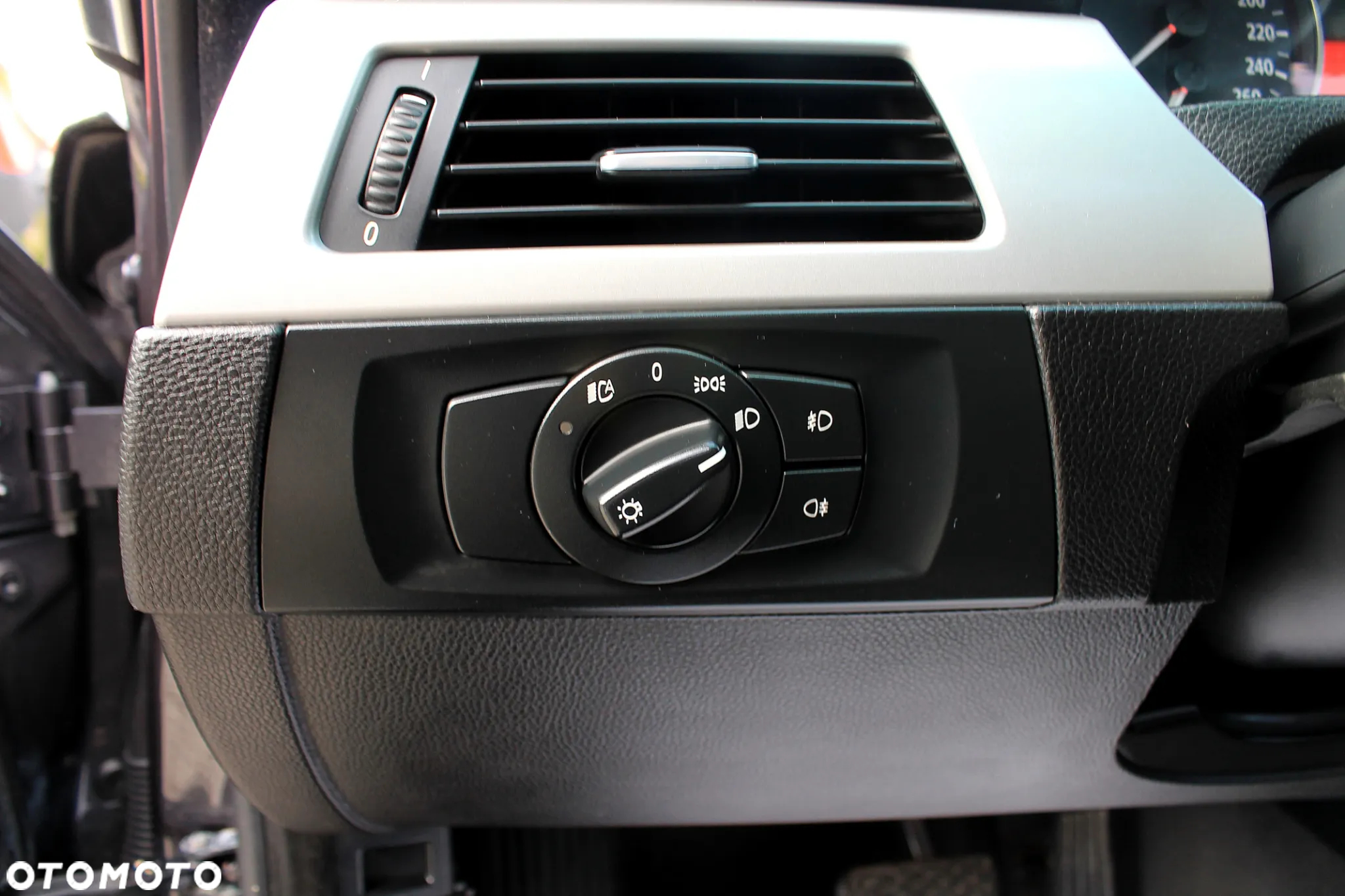 BMW Seria 3 325i Touring - 15