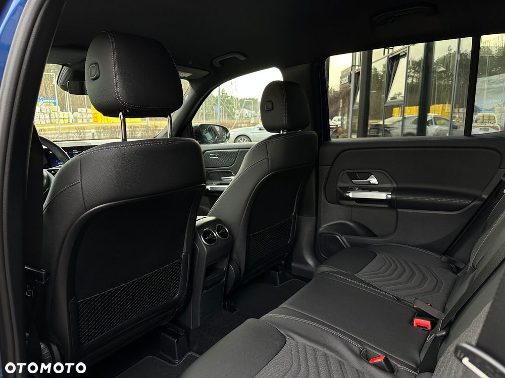 Mercedes-Benz GLB - 11