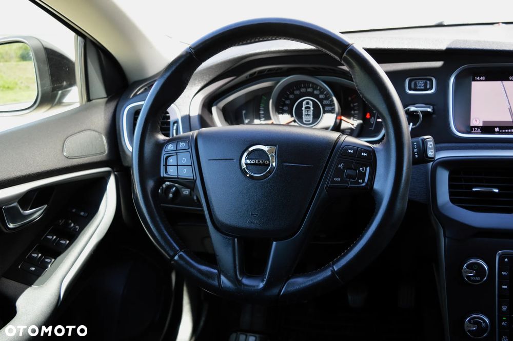 Volvo V40 T2 Momentum - 21