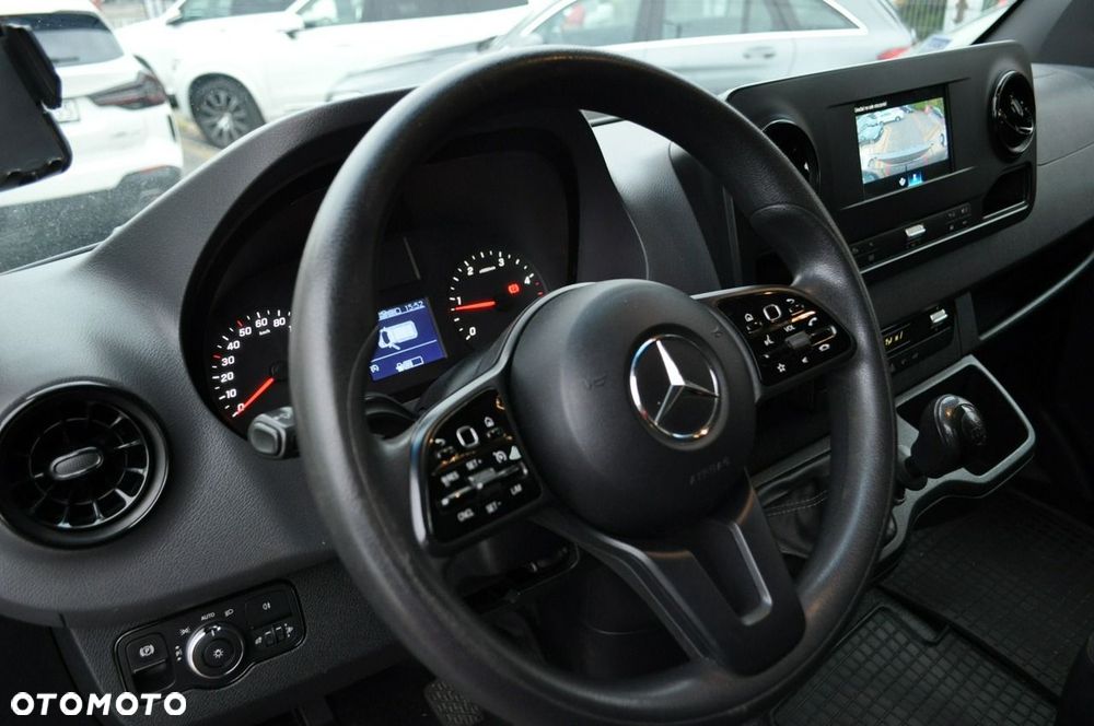 Mercedes-Benz Sprinter - 16