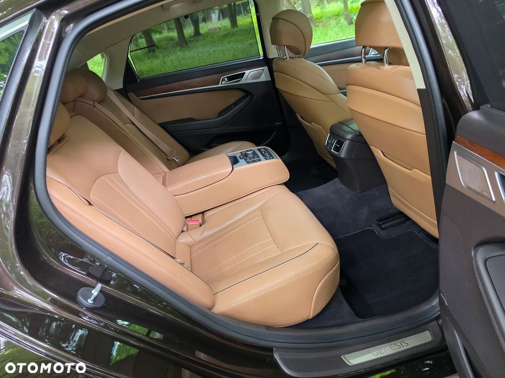 Hyundai Genesis 3.8 V6 GDI - 16