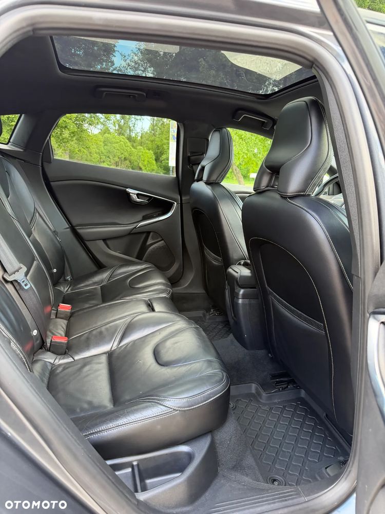 Volvo V40 D3 R Design - 10
