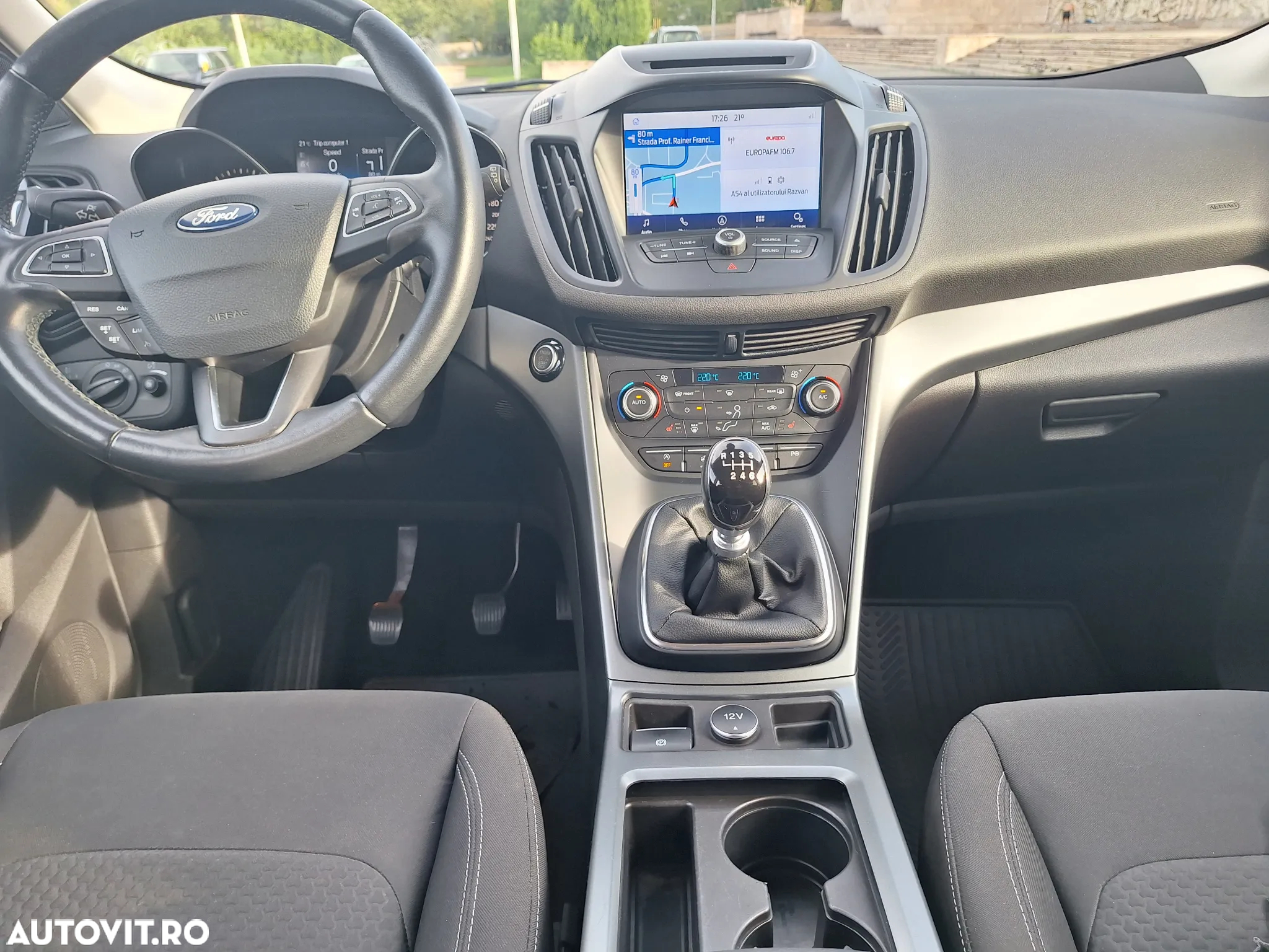 Ford Kuga - 8