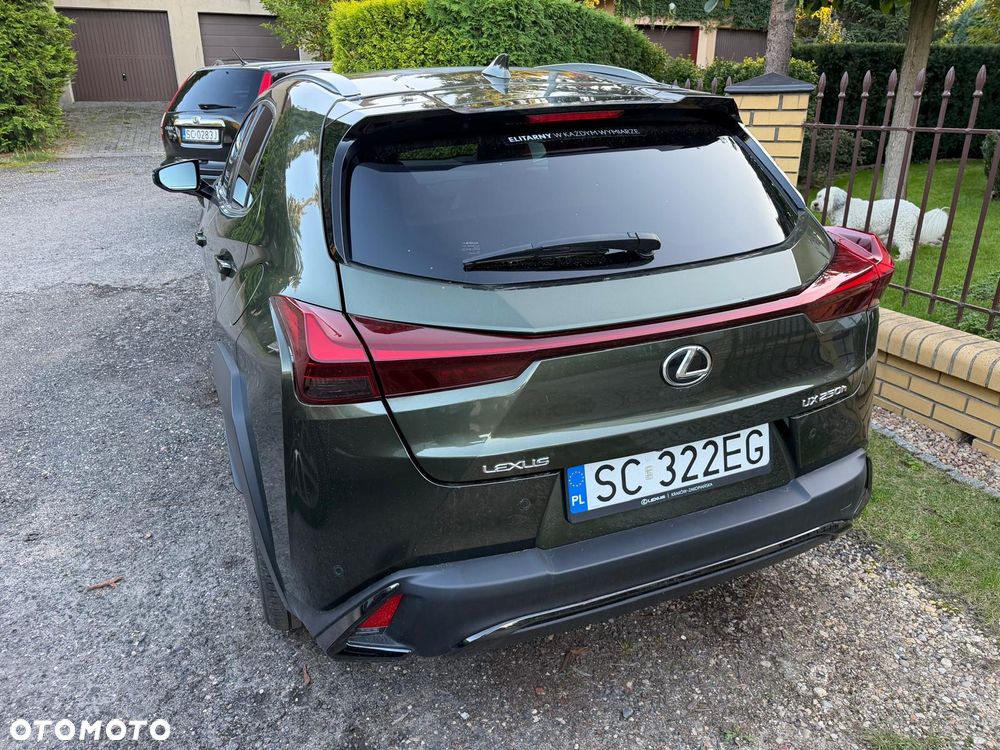 Lexus UX - 4