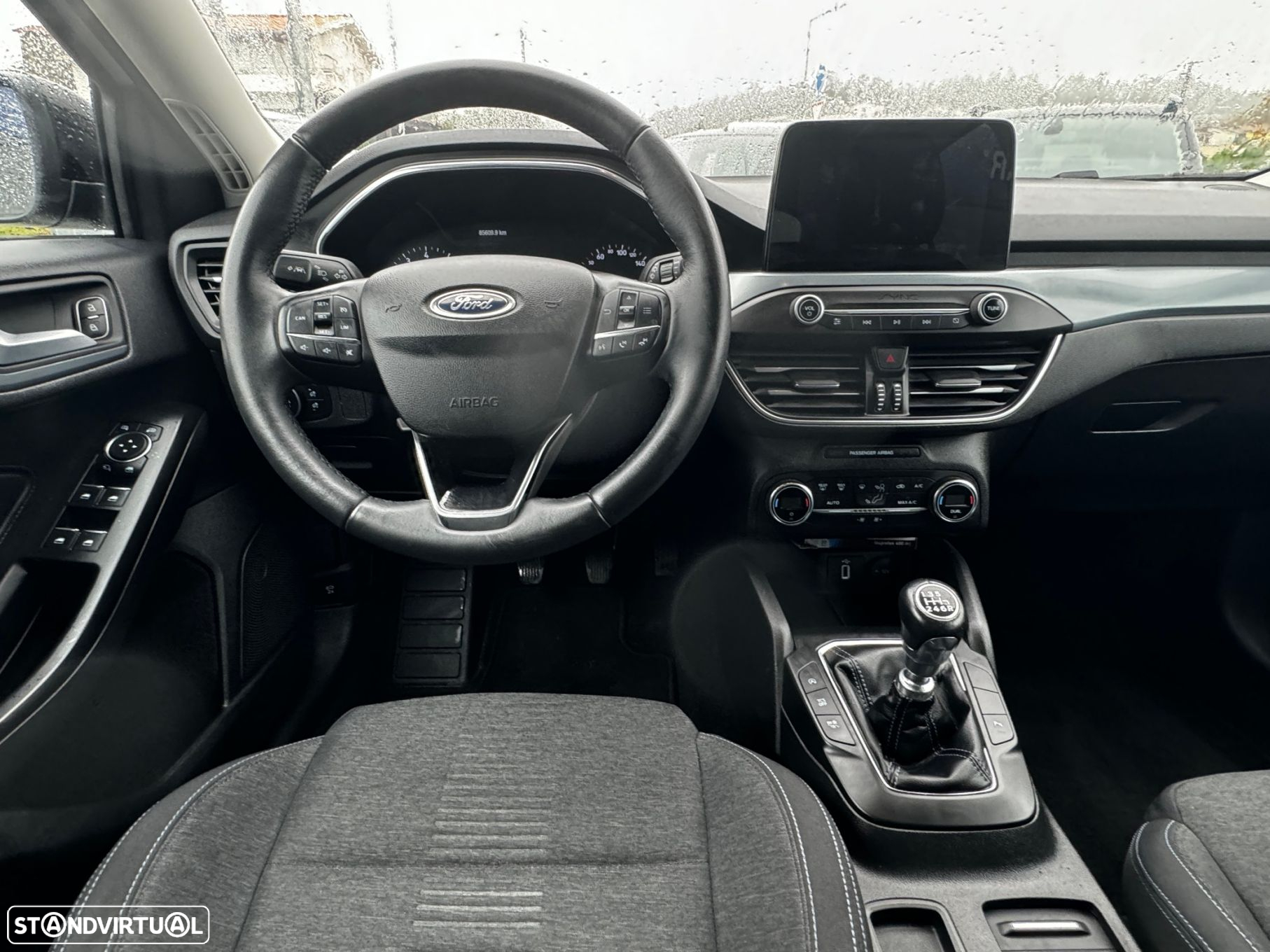 Ford Focus 1.0 EcoBoost Active X - 11