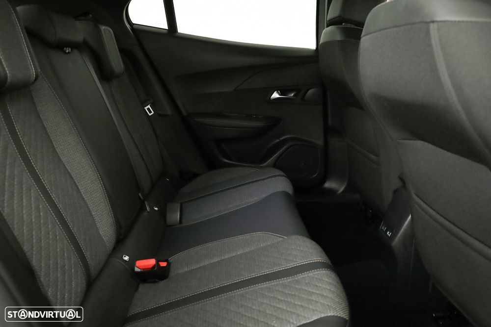 Peugeot 2008 1.2 PureTech Allure - 21