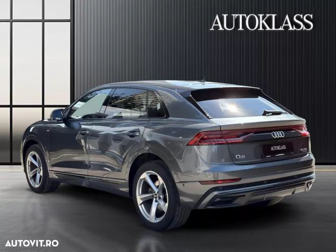 Audi Q8 - 8