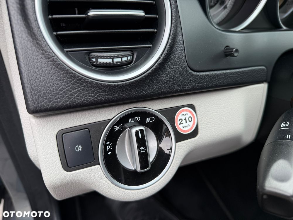 Mercedes-Benz Klasa C 180 CGI BlueEff Avantgarde - 34