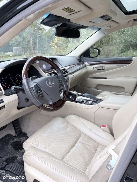 Lexus LS - 12