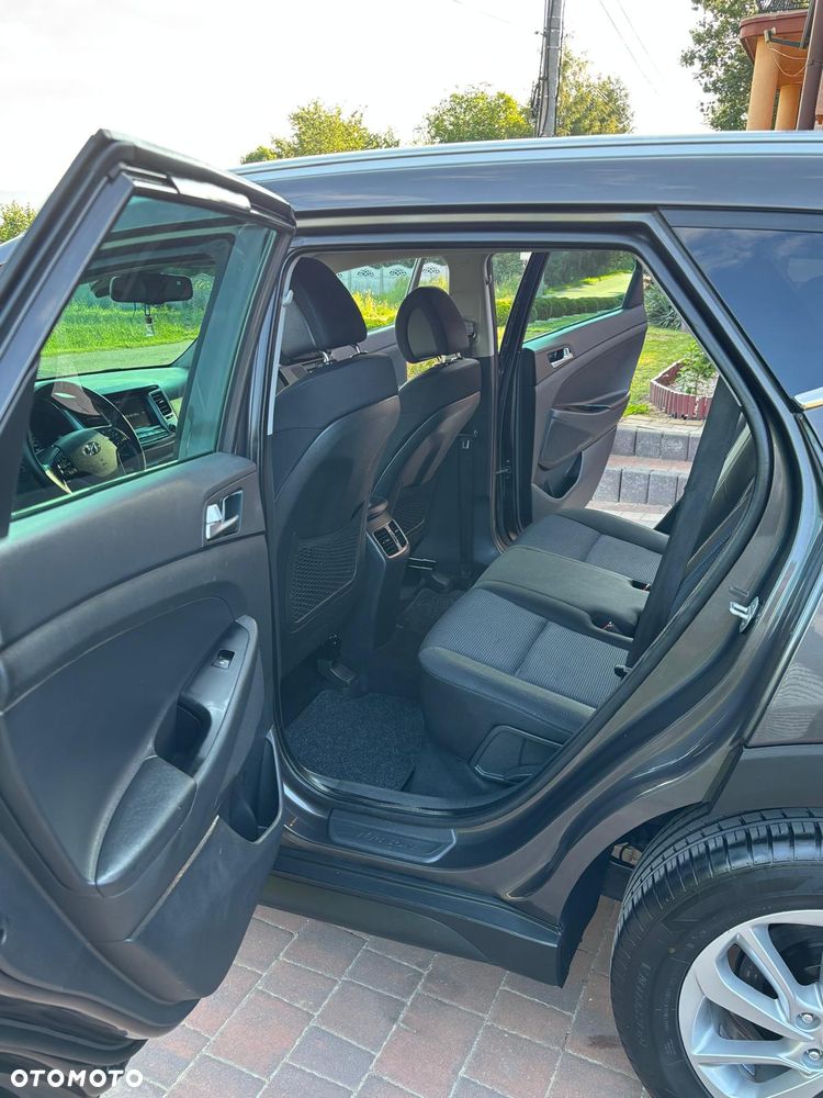 Hyundai Tucson 1.7 CRDI BlueDrive TourdePologne 2WD - 11