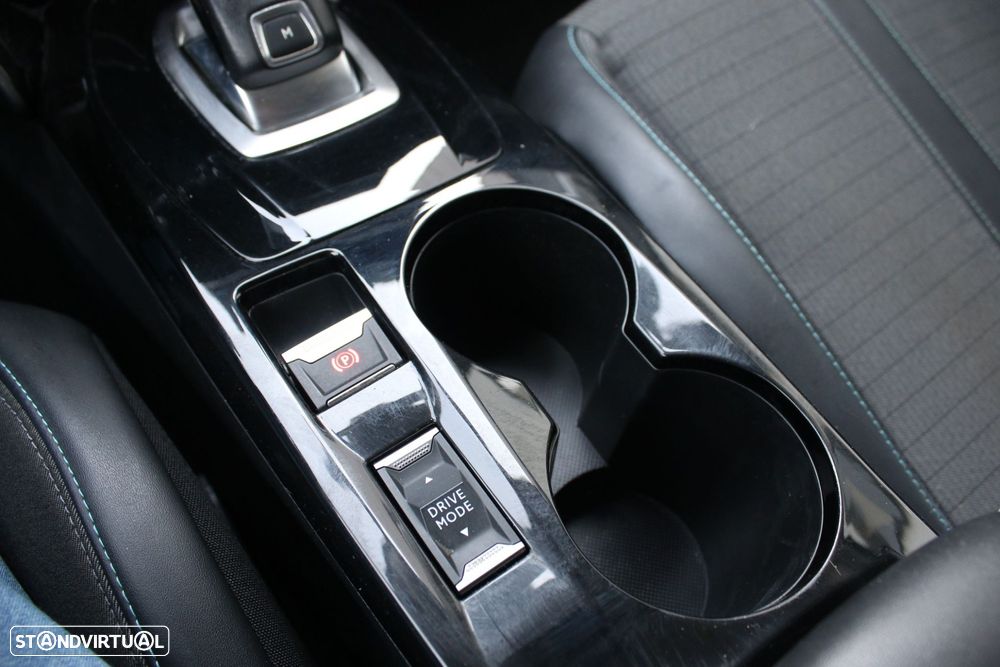 Peugeot 2008 1.5 BlueHDi Allure EAT8 - 25