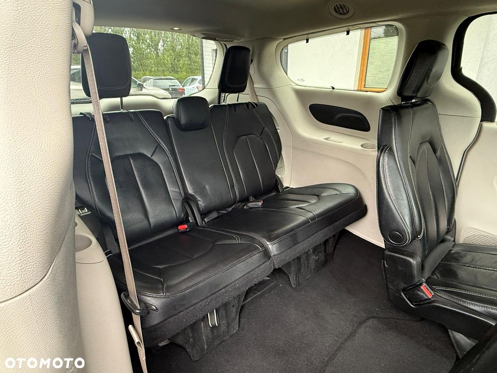 Chrysler Pacifica - 22