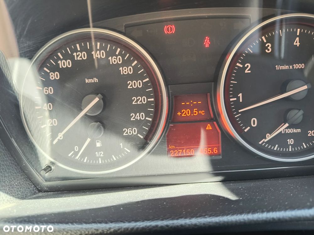 BMW Seria 3 325i - 14